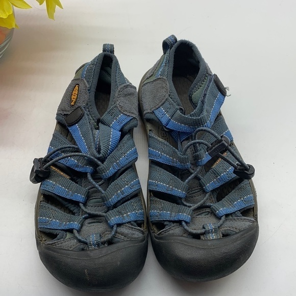 Keen Blue Hiking Sandals Sz 2. KET0457C - Picture 1 of 6